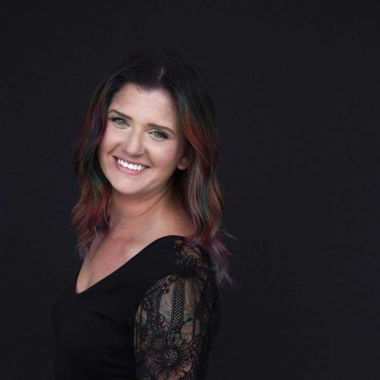 Portrait of Kimi, a professional stylist at Avanté Salon & Spa, showcasing their expertise and style.