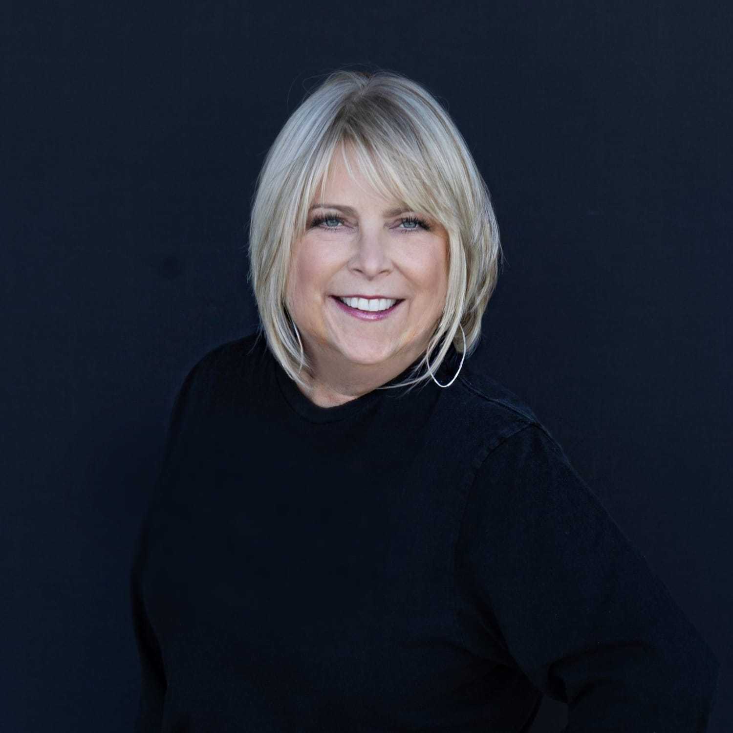 Portrait of Roseanne, a professional stylist at Avanté Salon & Spa, showcasing their expertise and style.