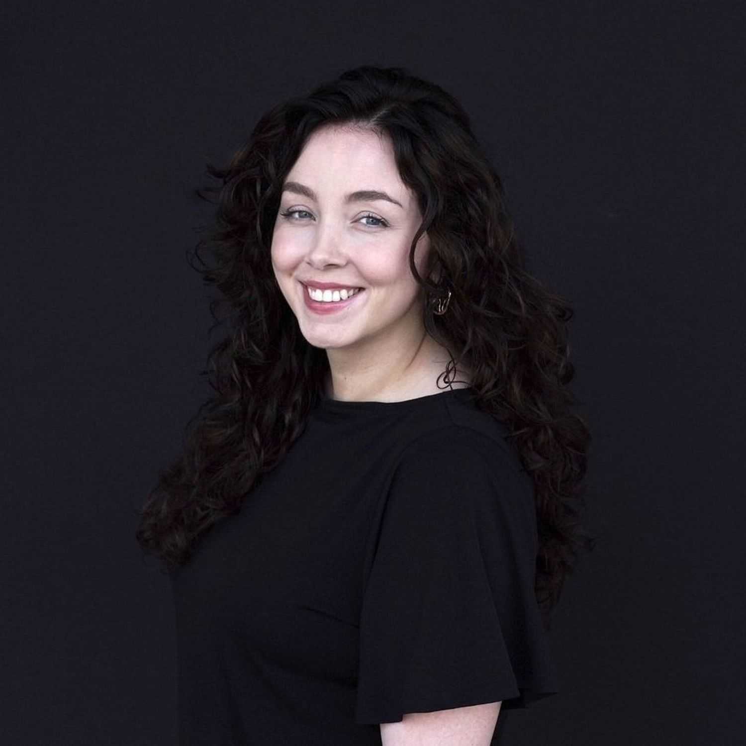 Portrait of Allie, a professional stylist at Avanté Salon & Spa, showcasing their expertise and style.