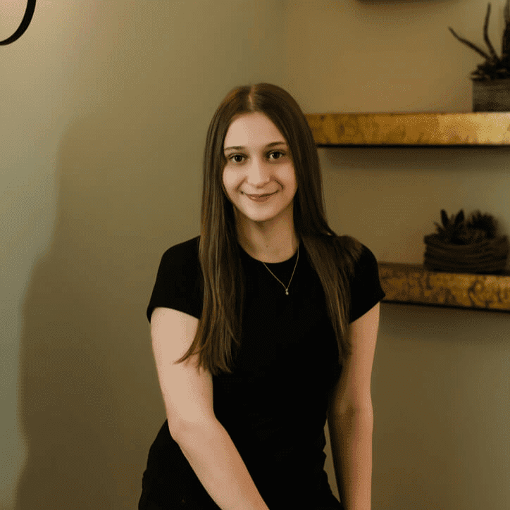 Portrait of Lana, a professional stylist at Avanté Salon & Spa, showcasing their expertise and style.