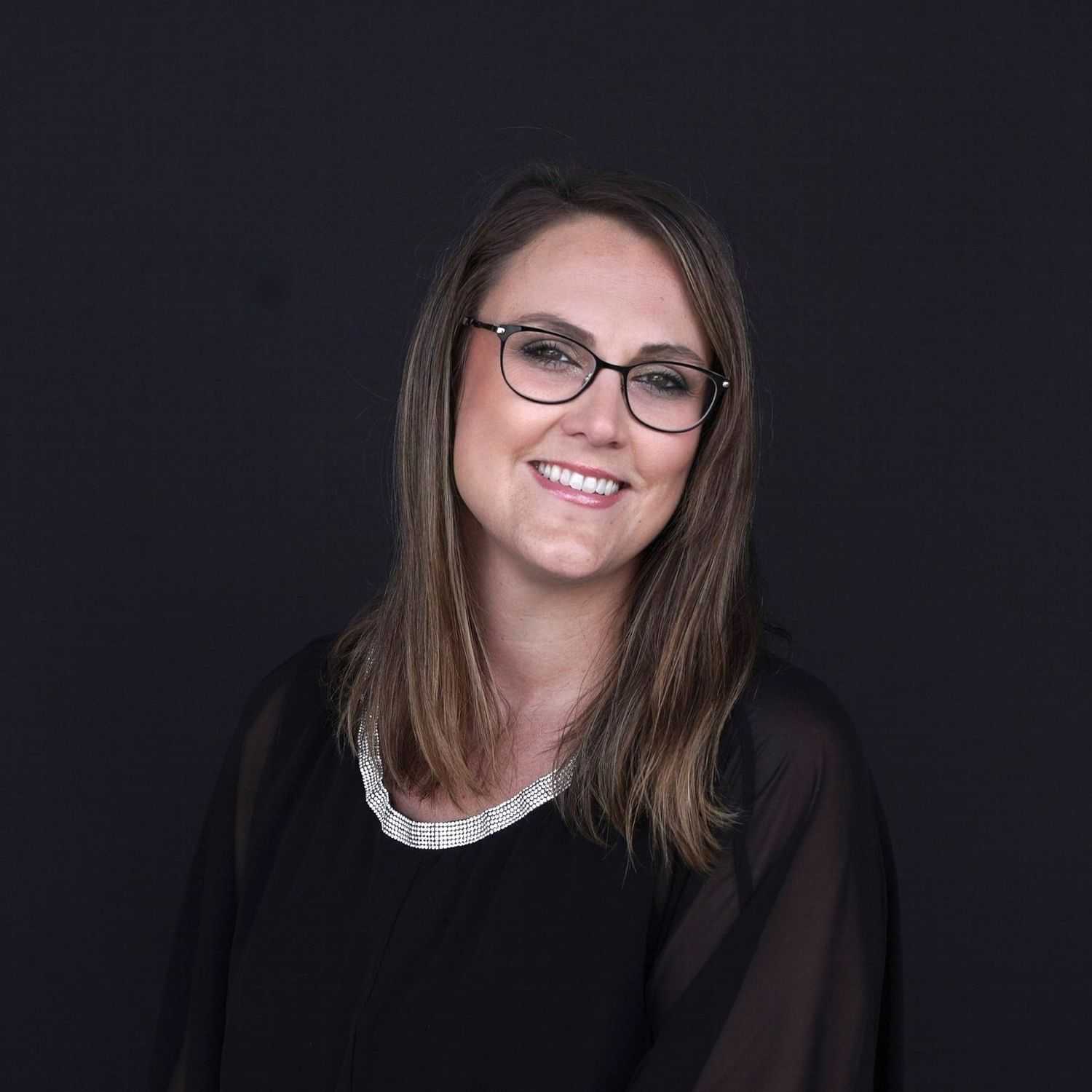 Portrait of Johanna, a professional stylist at Avanté Salon & Spa, showcasing their expertise and style.