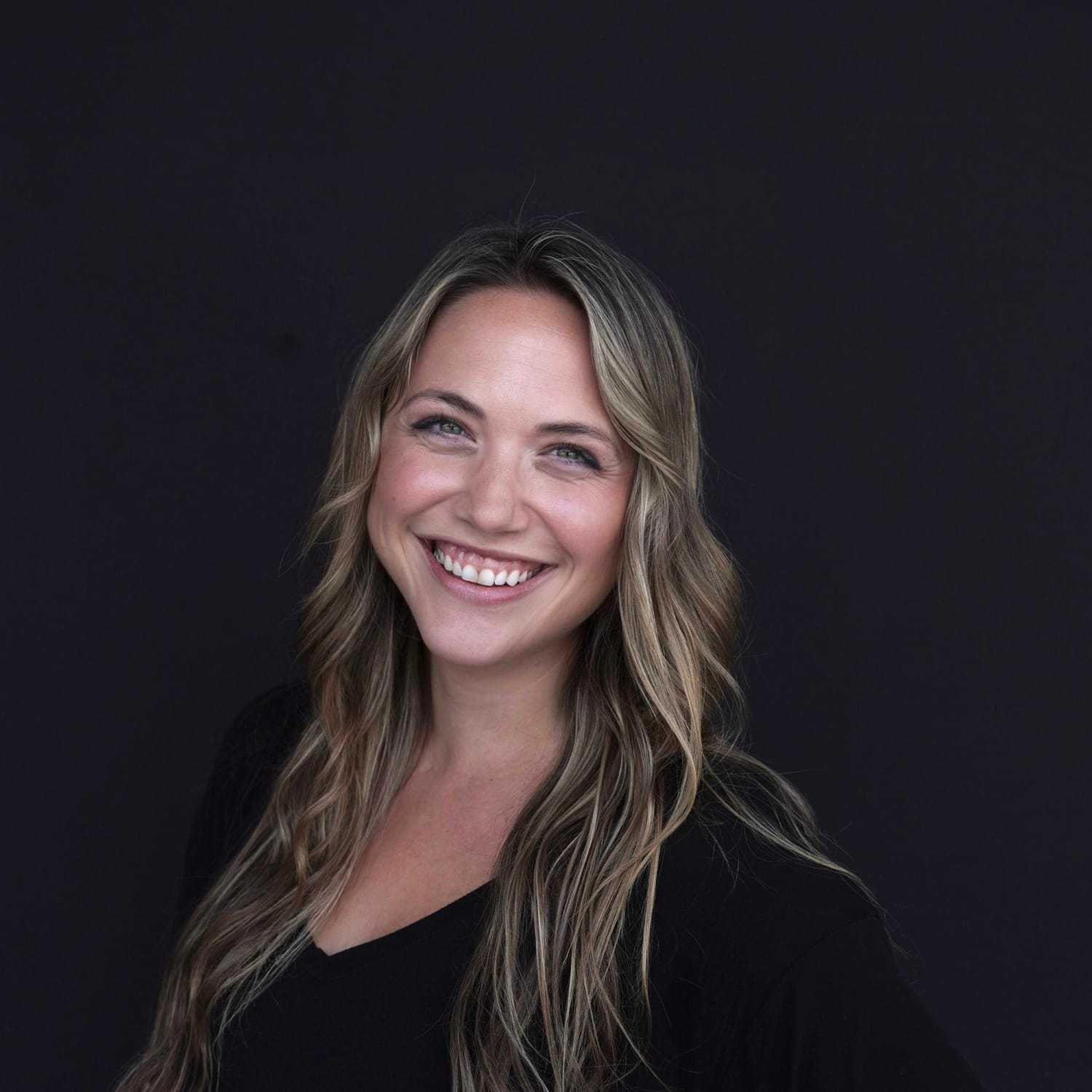 Portrait of Shawn, a professional stylist at Avanté Salon & Spa, showcasing their expertise and style.